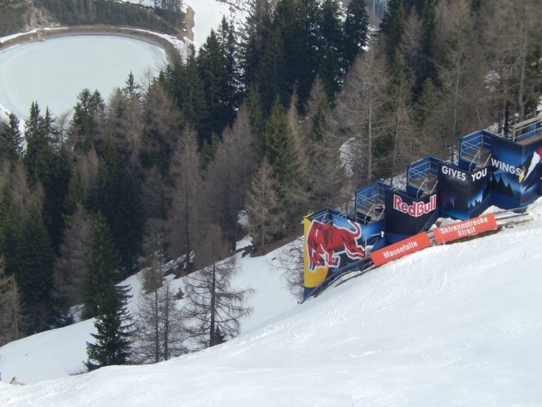 Kitzbühel v zimě na lyžích